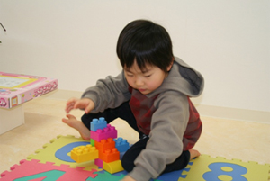 �A��ԍۂɃL�b�Y�X�y�[�X�̃u���b�N�ŗV��ł��܂��B