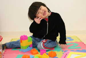 �L�b�Y�X�y�[�X�̃u���b�N�ŗV��ł��܂��B