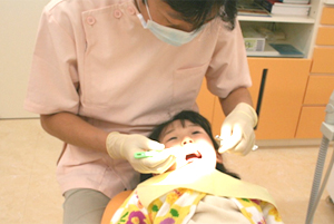 4�΂̒j�̎q�ł��B