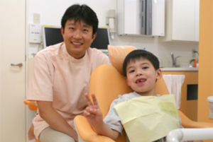 6�΂̒j�̎q�ł��B